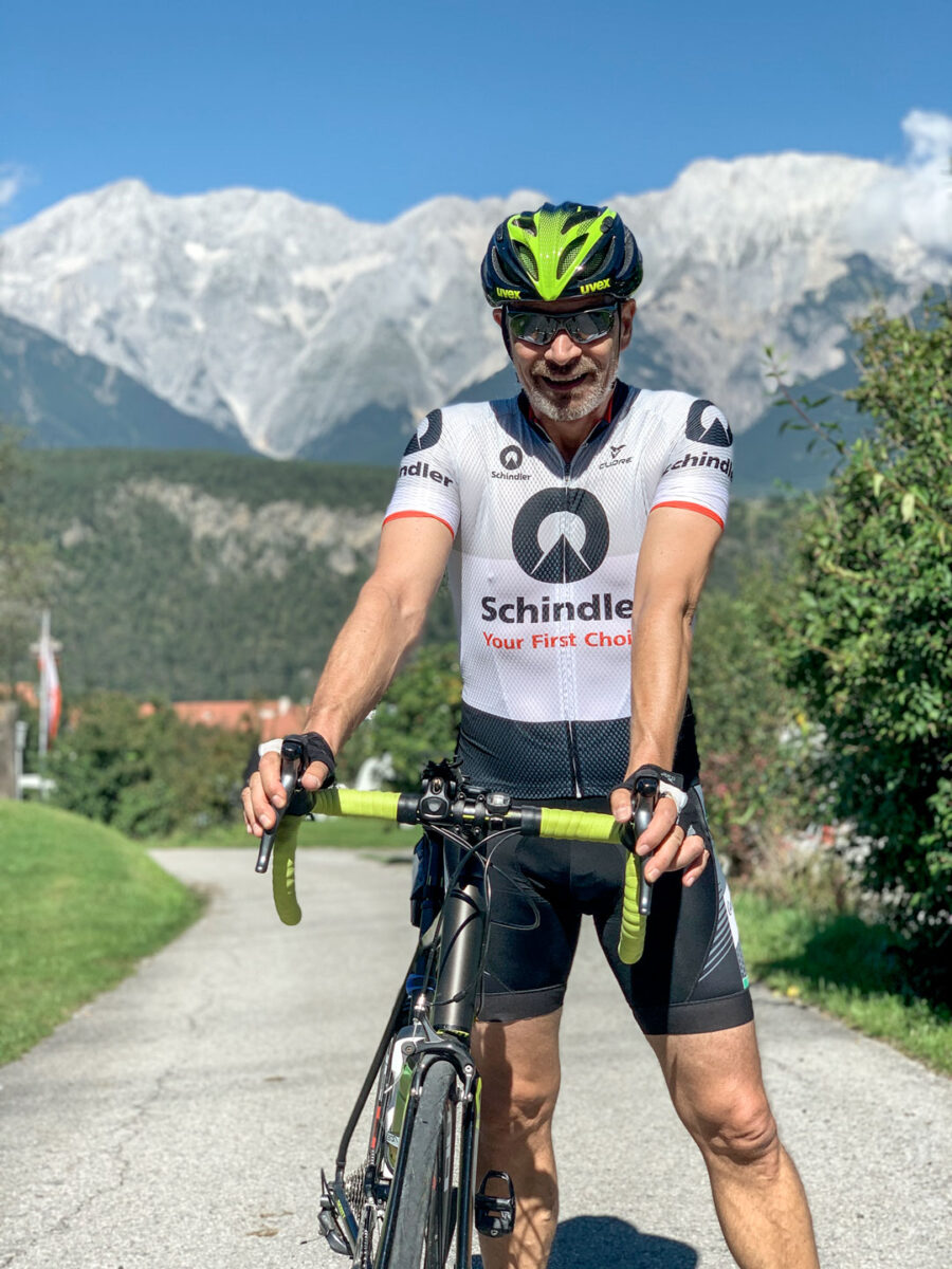 Michael Herzog im Schindler Radsport-Team. Unterwegs in den Bergen. Sommer.